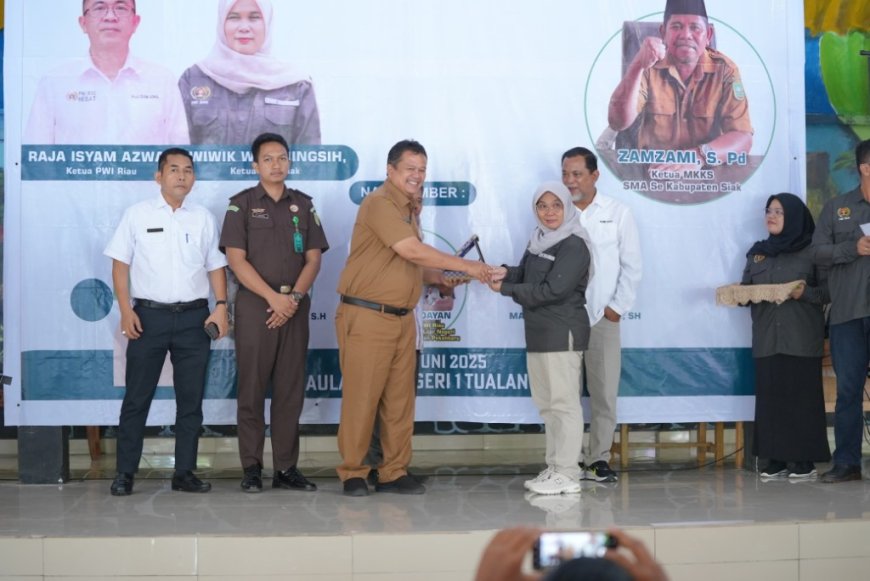 PWI Siak Taja Diskusi Jurnalistik Bersama Kepsek se-Siak, Bagikan Tips Hadapi Wartawan Abal-Abal