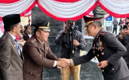 Plt. Kajari Seram Bagian Barat Hadiri Peringatan Hari Bhayangkara ke-79 Di Polres SBB