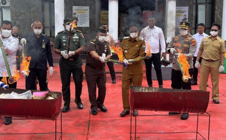 Kejari SBB Musnahkan Barang Bukti Inkracht Dari Empat Perkara
