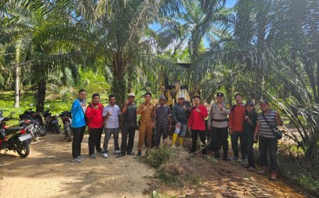 Pj. Penghulu Teluk Pulau Hilir Kerja Sama Dengan PT GMR Perbaiki Jalan Rusak