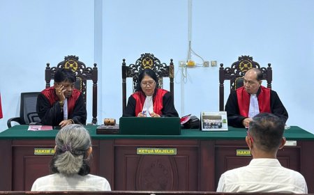 Kejari SBB Hadirkan Dua Terdakwa Dalam Sidang Perdana Tipikor Bansos COVID-19 Dinas Sosial Kabupaten SBB TA 2020