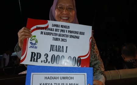 Luzi Diamanda Juara 1 Lomba Menulis Dapat Tiket Umroh Gratis Dari Bupati Kuansing