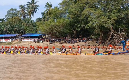 Jalur Lompatan Keramat Panjang Dari Pulau Baru Kopah Juara Pertama Lomba Pacu Jalur Rayon Empat Kuansing