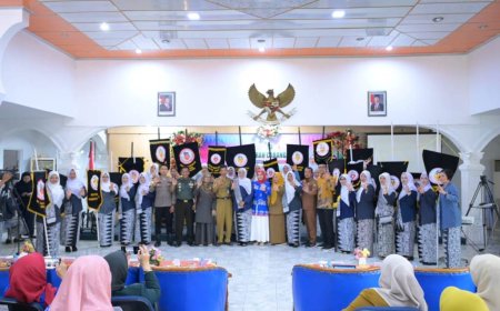 Bupati Bengkalis : Keberadaan Bidan Penting dan Strategis