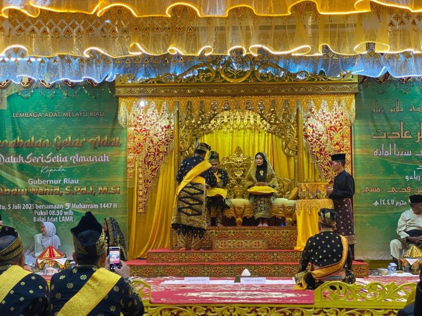 Bupati Bengkalis Kasmarni Ucapkan Tahnia Kepada Gubri Diberi Gelar Datuk Seri Setia Amanah Masyarakat Riau