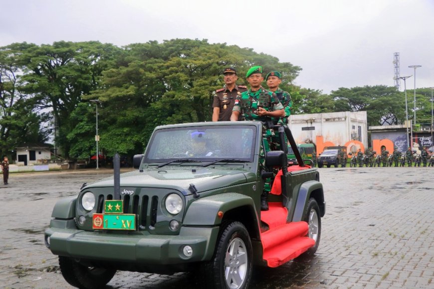 Kajati Maluku Bersama Pangdam XV/Pattimura Gelar Pasukan TNI Untuk Pengamanan Kejaksaan