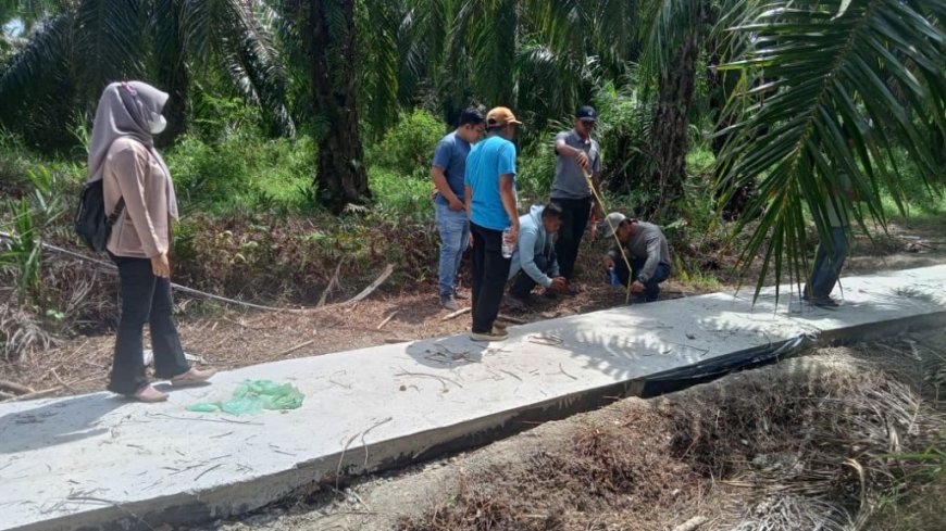 Konsultan Abdul Hakim Sebut Pekerjaan Semenisasi Di Kepenghuluan Teluk Bano I Kecamatan Bangko Pusako Sesuai RAB
