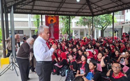 Bercerita Tentang Masa Lalu Di Fakultas Hukum USU Medan, Harlie Siregar Beri Motivasi  MABA Pentingnya Disiplin