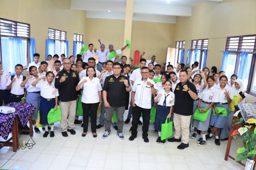 Jaksa Masuk Sekolah, Sosialisasi Cegah Bullying dan Penyalahgunaan Medsos Di SMAN 6 dan SMA Pertiwi Ambon