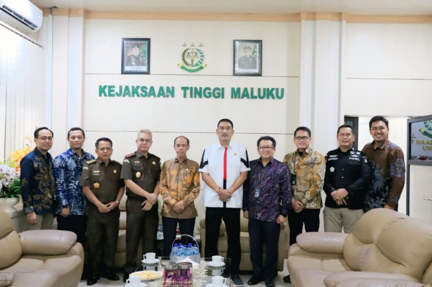 GM PLN UIW Maluku-Maluku Utara Noer Soeratmo Disambut Agoes SP Di Kejati Maluku