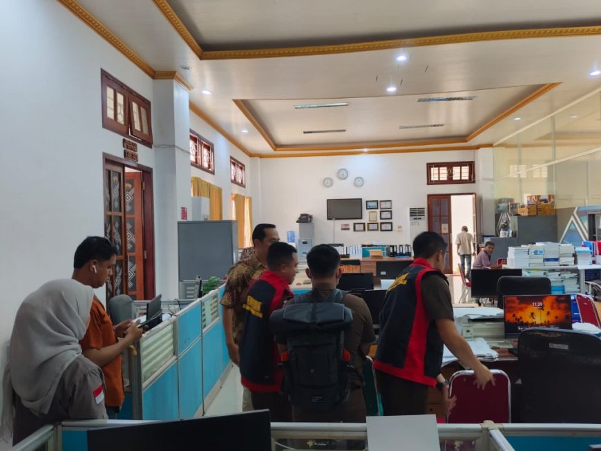 Tim Pidsus Kejari Maluku Tenggara Geledah Kantor Dinas Pemuda dan Olahraga dan BPKAD