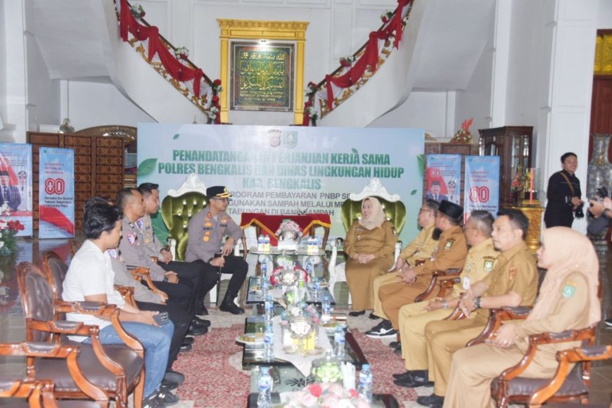 Bupati Bengkalis Apresiasi Pembuatan SIM dan SKCK Dibayar Lewat Tabungan Sampah