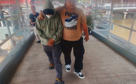 Mantan Dirut BUMD PT. DPRH Perseroda Ditangkap Saat Turun Dari Ferry Bersama Perempuan Di Pelabuhan Dumai
