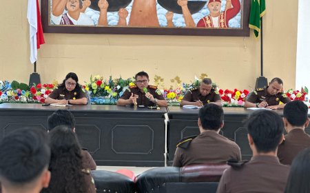 Kajari SBB Sampaikan Enam Poin Penting Digelarnya Monev Rutin Bagi Jaksa