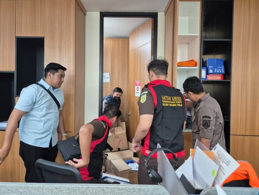 Team Penyidik Kejari Tanjung Perak Geledah PT Pelindo Dalam Perkara Pemeliharaan Kolam Pelabuhan 2023-2024