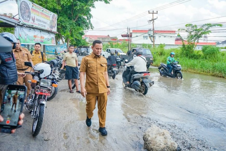 Agung Nugroho dan Markarius Komit Bangun 29 Ruas Jalan Dioverlay Hingga Akhir Tahun