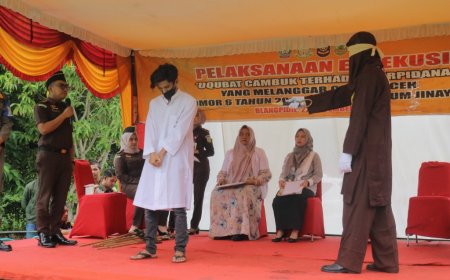 Kejari Abdya Laksanakan Eksekusi Hukum Cambuk Terhadap 13 Terpidana Pelanggaran Qanun Aceh 