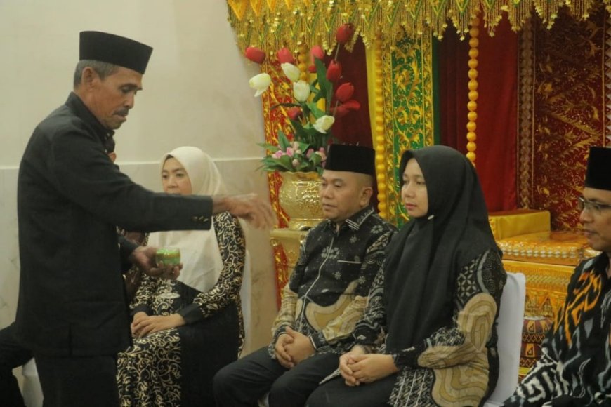 Bambang Heripurwanto Disambut Bupati Aceh Barat Daya Dalam Prosesi Peusijuk dan Temu Ramah Pejabat Baru