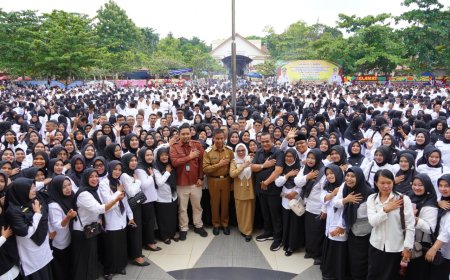 Bupati Kampar Ahmad Yuzar Serahkan Ribuan SK PPPK Tahap II dan Paruh Waktu 