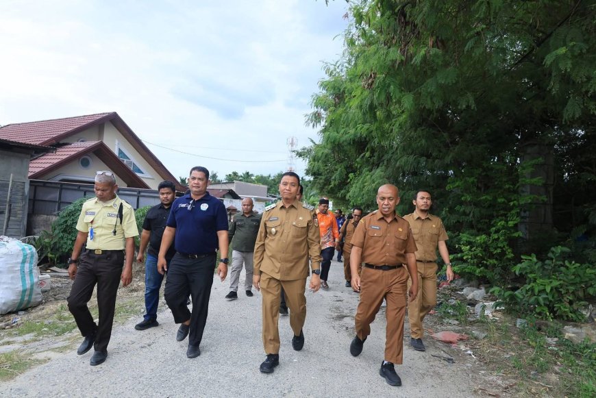 Wawako Tinjau Langsung Kerusakan Jalan Nurul Amal Pekanbaru