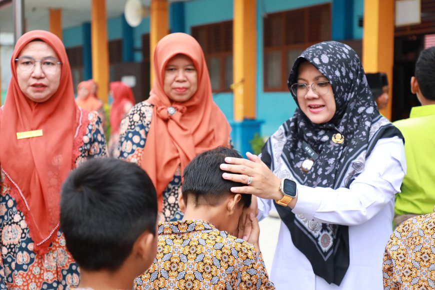 Bupati Siak Salur Bantuan Seragam Sekolah Gratis Dari Baznas