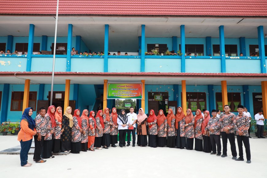 Bupati Siak Salur Bantuan Seragam Sekolah Gratis Dari Baznas