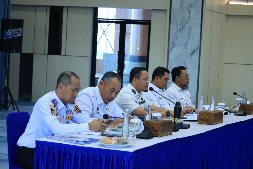 Pimpin Rapat Wako Pekanbaru Bahas Implementasi Arahan Presiden RI