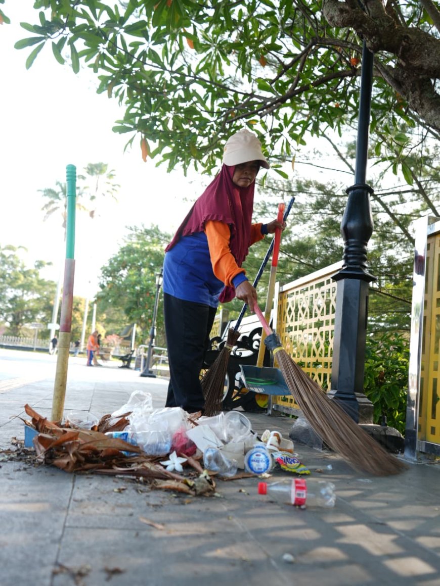Gotong Royong Serentak di Siak, Bupati Afni Ingatkan Bersih-Bersih Tanggung Jawab Semua Pihak
