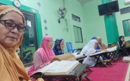 Jamaah Majelis Taklim Babul Husna Hatam Al-Qur'an