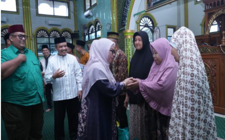 Wakil Bupati Kampar Laksanakan Safari Ramadhan di Masjid Raya Kampung Pinang Kecamatan Perhentian Raja