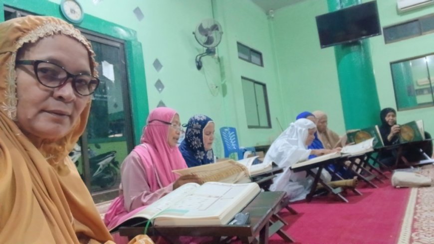 Jamaah Majelis Taklim Babul Husna Hatam Al-Qur'an
