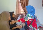 Pengurus Majelis Taklim Babul Husna Sambangi Keluarga yang Sakit