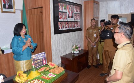 Ucap Selamat Ultah Bupati Bengkalis Sambangi Ketua PN