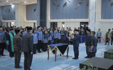 Wako Pekanbaru Resmi Lantik 200 PNS Dan 104 Pejabat Fungsional