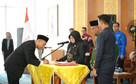 Bupati Afni Lantik 60 Pejabat Administrator dan Pengawas