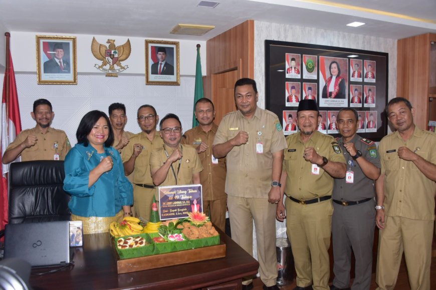 Ucap Selamat Ultah Bupati Bengkalis Sambangi Ketua PN