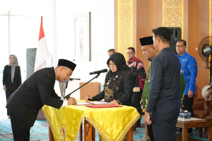 Bupati Afni Lantik 60 Pejabat Administrator dan Pengawas