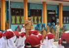 Wakil Bupati Siak Kembali Bagikan Seragam Sekolah Gratis, Perkuat Layanan Pendidikan