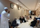 Jemaah Haji Kampar Shalat Berjamaah Di Lorong Hotel