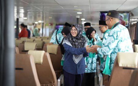 Hari ini, 257 CJH Siak Bertolak Menuju Batam, Bupati Afni Ikut Mengantar