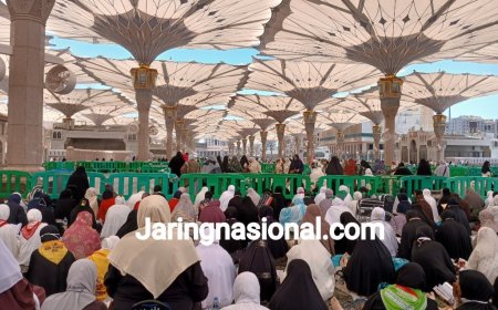 Pemerintah Arab Saudi Pasang Payung Pendingin Berteknologi Tinggi di Area Wukuf Arafah untuk Haji 2026