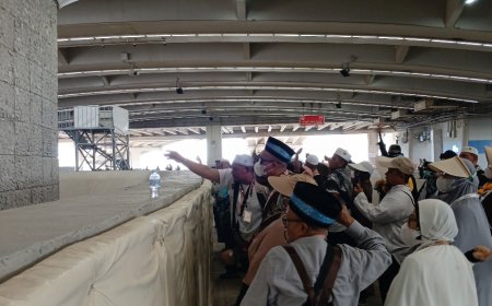 KBIHU Cordova Ajak Jamaah Haji Kampar Praktik Melempar Jumrah