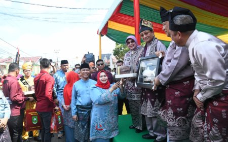 Kafilah Pawai Taaruf Bengkalis Ambil Perhatian Masyarakat Di Kabupaten Kuantan Singingi