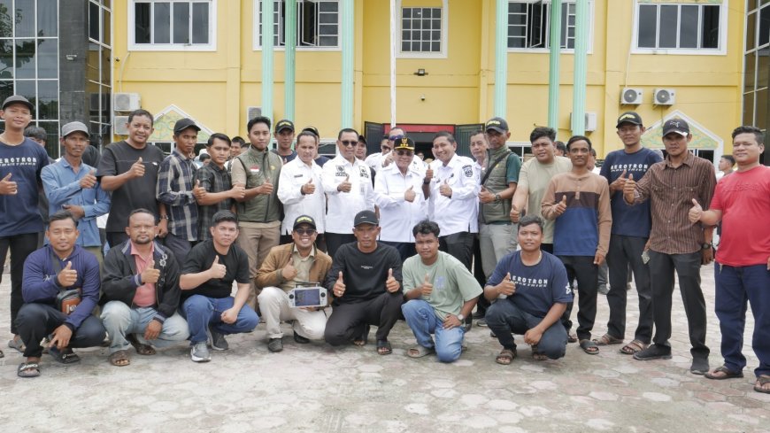 Bupati Rokan Hilir Serahkan Bantuan Alat Pertanian Dari Kementerian Pertanian