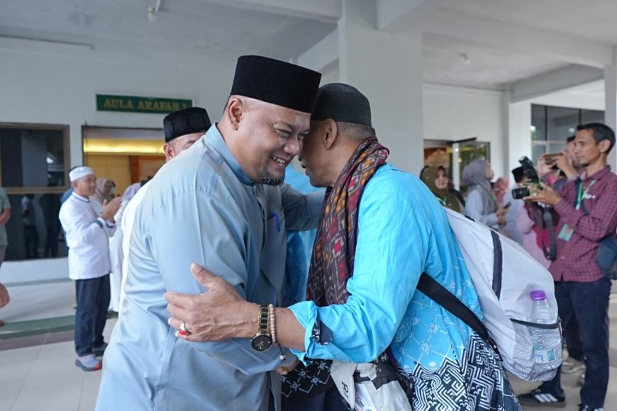 Kepulangan Jemaah Haji Kloter BTH-12: Wakil Bupati Siak dan PPIH Sambut Hangat 252 Jemaah di Batam
