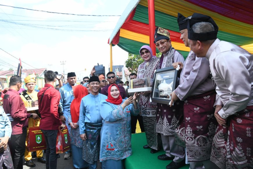 Kafilah Pawai Taaruf Bengkalis Ambil Perhatian Masyarakat Di Kabupaten Kuantan Singingi