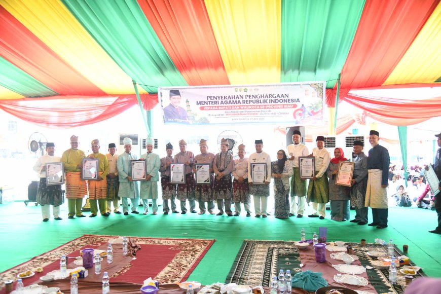 Terima Penghargaan Menteri Agama Bupati Bengkalis Sukses Jalankan Program Masjid Ramah