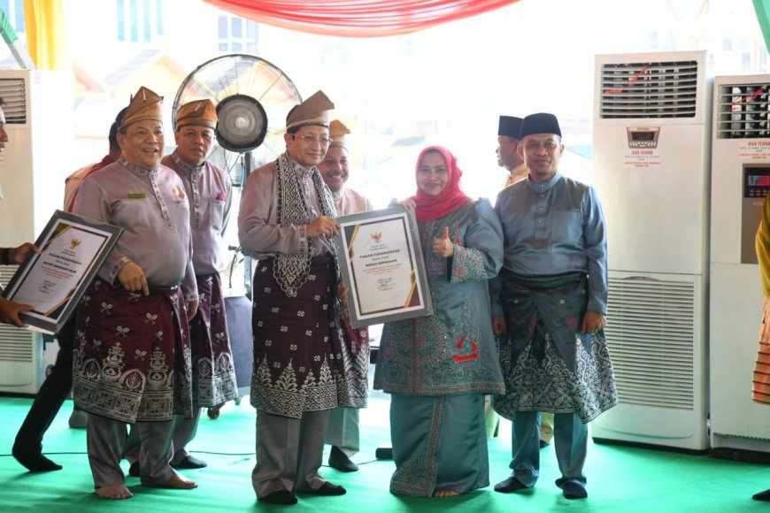 Terima Penghargaan Menteri Agama Bupati Bengkalis Sukses Jalankan Program Masjid Ramah
