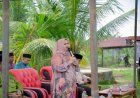 Bupati Bengkalis Serahkan Bantuan Puting Beliung Desa Api Api