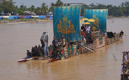Kapal Harimau Buas Meriahkan Pawai Perahu Hias MTQ Riau Angkat Spirit Perjuangan Sultan Siak